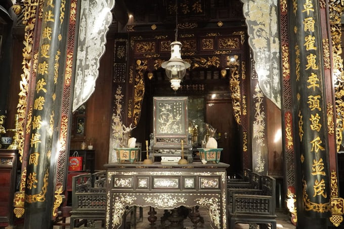 Sự kết hợp này tạo nên một không gian sống độc đáo, vừa mang đậm dấu ấn thời gian, vừa thể hiện sự giao thoa văn hóa Đông – Tây. Ảnh: Báo Ấp Bắc