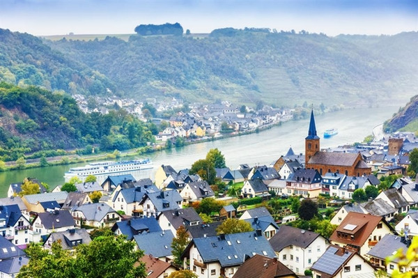 Đức là quốc gia tích trữ vàng lớn thứ hai thế giới, với 3.351,53 tấn, giảm nhẹ so với mức 3.352,31 tấn nước này sở hữu vào đầu năm 2024. Vàng của Đức được cho là lưu trữ tại Ngân hàng Dự trữ Liên bang ở New York, Ngân hàng Anh...Ảnh: Shutterstock