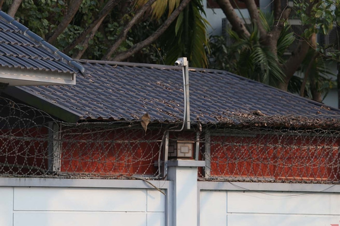 Camera lắp xung quanh khu biệt thự. Ảnh: Vietnamfinance