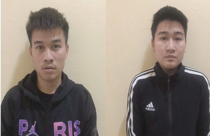  Mạo danh nhân viên ngân hàng, chiếm đoạt gần 1 tỷ đồng: Nguyễn Đình Chiến (28 tuổi, trú huyện Ứng Hòa, TP Hà Nội) và Vi Quốc Tùng (24 tuổi, trú huyện Quỳ Châu, tỉnh Nghệ An) lên mạng giới thiệu là nhân viên bộ phận phê duyệt của ngân hàng thương mại, có thể làm thủ tục cho vay nhanh gọn, không phải thế chấp, chỉ cần cung cấp hình ảnh thẻ căn cước công dân. Người có nhu cầu phải nộp các loại phí dịch vụ hồ sơ và bị các đối tượng này chiếm đoạt tài sản. Từ tháng 6/2022 đến nay, 2 người này đã lừa đảo, chiếm đoạt gần 1 tỷ đồng. Ngày 11/12, Công an TP Hà Tĩnh đã khởi tố 2 đối tượng này