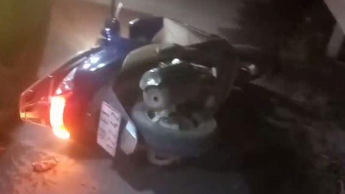  Xe mô tô va chạm với xe tải, một người tử vong: Tối 26/12 tại tỉnh lộ 293 thuộc địa phận tổ dân phố Chằm Mới, thị trấn Đồi Ngô, huyện Lục Nam, Bắc Giang. Xe mô tô nhãn hiệu Honda Lead BKS 98F1- 332.42 do anh Nguyễn Văn Thiện (SN 1989, ở thôn Đọ Làng, xã Cương Sơn, Lục Nam) xảy ra va chạm với xe ô tô tải nhãn hiệu Howo BKS 98C - 246.81 do anh Bùi Văn Tuyền (SN 1985, ở thôn Chẳm, xã Trường Sơn, cùng huyện Lục Nam) điều khiển đi chiều ngược lại. Sau cú va chạm mạnh, anh Thiện tử vong tại chỗ.