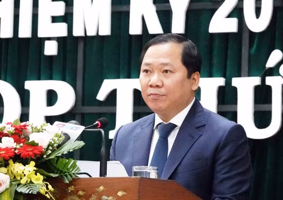 Ông Nguyễn Phi Long, Uỷ viên dự khuyết Trung ương Đảng khóa XIII, 46 tuổi, quê quán Yên Bái. Ngày 25/7, ông nhận quyết định điều động, giữ chức Bí thư Tỉnh ủy Hòa Binh, nhiệm kỳ 2020 - 2025. Chức vụ trước đó: Chủ tịch UBND tỉnh Bình Định. 