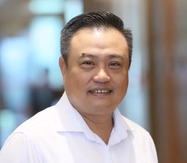  5 nhân sự được bầu giữ chức Chủ tịch UBND tỉnh, thành phố: Ông Trần Sỹ Thanh, Ủy viên Trung ương Đảng khóa XIII, 51 tuổi, quê quán Nghệ An. Ngày 15/7, ông nhân quyết định điều động, phân công tham gia Ban Chấp hành, Ban Thường vụ và giữ chức Phó Bí thư Thành ủy Hà Nội, nhiệm kỳ 2020-2025. Ngày 22/7, ông được bầu làm Chủ tịch UBND TP Hà Nội, nhiệm kỳ 2021-2026. Chức vụ trước đó: Tổng Kiểm toán Nhà nước.