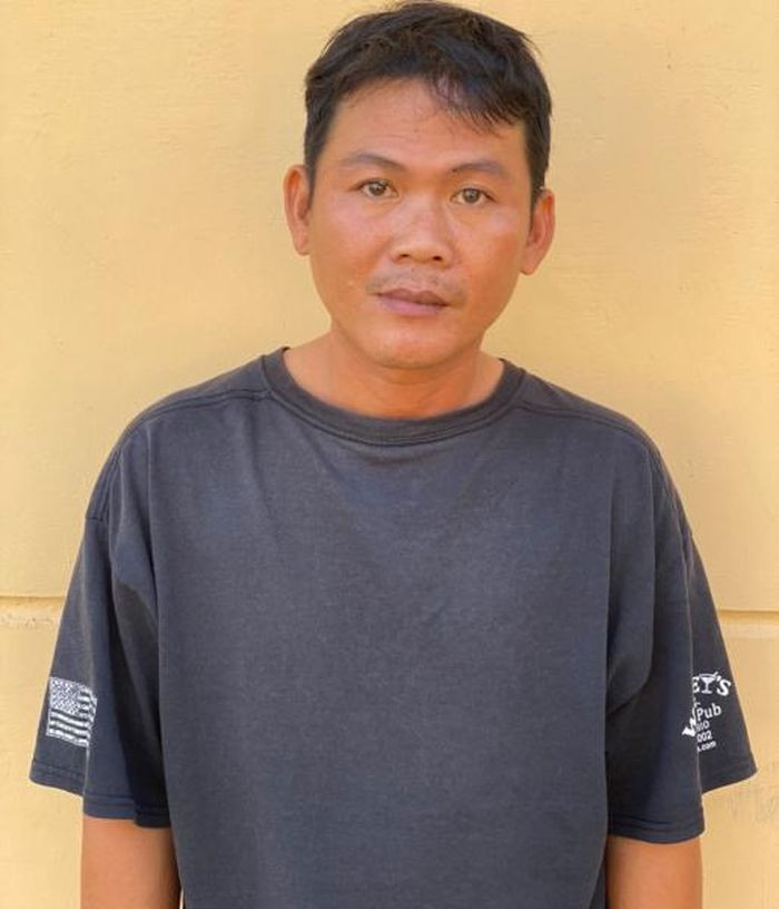  Đâm bạn gái tử vong sau khi cãi nhau: Chị N.T.N.D. (SN 1986, trú tại thị trấn Đất Đỏ, Bà Rịa - Vũng Tàu), là nhân viên phục vụ tại một quán ăn tại thị trấn Đất Đỏ. Khoảng 23h ngày 19/12, chị D. được bạn trai là Nguyễn Minh Thảo đến đón về nhà. Trên đường đi, hai người cãi nhau. Thảo dừng xe và rút dao mang theo trong người đâm liên tục vào người chị D. khiến nạn nhân tử vong tại chỗ. Ngày 20/12, Công an tỉnh Bà Rịa - Vũng Tàu cho biết đang điều tra, làm rõ.