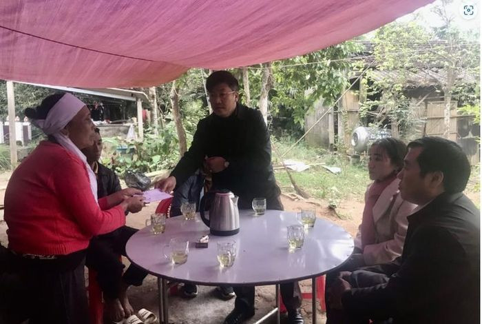  Cháy nhà trong lúc đốt củi sưởi ấm, một cụ bà tử vong: Ngày 20/12, thông tin từ UBND xã Thanh Hóa, huyện Tuyên Hóa (Quảng Bình) cho biết, trên địa bàn vừa xảy ra một vụ hỏa hoạn khiến một người tử vong. Nạn nhân là bà Hoàng Thị Nh. (98 tuổi) trú tại thôn 1 Bắc Sơn. Trước đó, do trời lạnh, bà Nh. đốt củi sưởi ấm. Do bất cẩn, ngọn lửa cháy lan ra cả nhà. Phát hiện vụ việc, bà con hàng xóm nhanh chóng thông báo cho lực lượng chức năng đến khống chế đám cháy, nhưng khi dập được lửa thì bà Nh. đã tử vong.