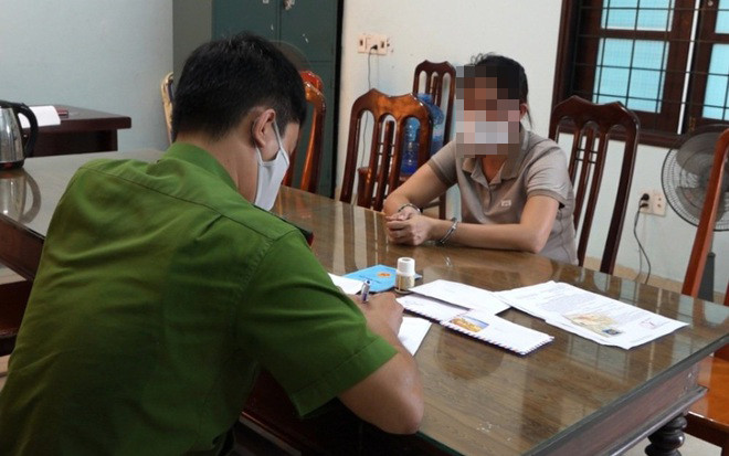 Từ năm 2012, các trinh sát phát hiện một nhóm thanh niên thỉnh thoảng có đi chơi với các cô gái trẻ sau đó không thấy các cô gái xuất hiện trở lại. Thông tin này có giá trị đặc biệt khi trên địa bàn tỉnh Hải Dương liên tiếp có người dân đến cơ quan Công an báo về sự mất tích của con gái mình. Những cô gái này còn rất trẻ, chỉ từ 20 đến 22 tuổi, không có mối quen biết rộng và khi rời nhà không mang theo nhiều tiền. Vậy họ đã đi đâu? (Ảnh minh hoạ, nguồn ảnh Internet) 