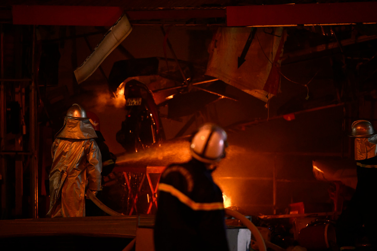 Hiện vụ cháy nổ lớn ở cửa hàng sửa xe máy, 3 người bị thương ở Hà Nội đang được cơ quan chức năng điều tra, làm rõ. 