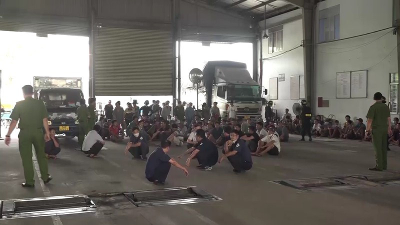 Theo Công an TP HCM, hành vi của các đối tượng trong các vụ án trên là đặc biệt nghiêm trọng, ảnh hưởng đến việc giám sát số lượng, chất lượng phương tiện về an toàn kỹ thuật và bảo vệ môi trường, trực tiếp xâm phạm đến hoạt động đúng đắn của cơ quan nhà nước. Hành vi này còn xâm phạm đến trật tự quản lý công cộng; gây thiệt hại cho tài sản của người dân, gây dư luận xấu cho xã hội; nguy cơ gây mất an toàn cho người điều khiển phương tiện và người dân tham gia giao thông trên cả nước, cần phải xử lý nghiêm minh để răn đe phòng ngừa chung.