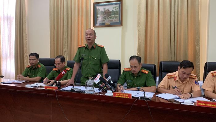 Kết hợp thông tin từ các nguồn đơn thư, phản ánh của người dân, kết quả phối hợp trao đổi thông tin của một số Cục nghiệp vụ Bộ Công an và các biện pháp nghiệp vụ, Công an TP HCM phát hiện các dấu hiệu sai phạm, tiêu cực trong quá trình cấp Giấy chứng nhận kiểm định an toàn kỹ thuật và bảo vệ môi trường phương tiện giao thông cơ giới đường bộ tại một số trung tâm đăng kiểm.