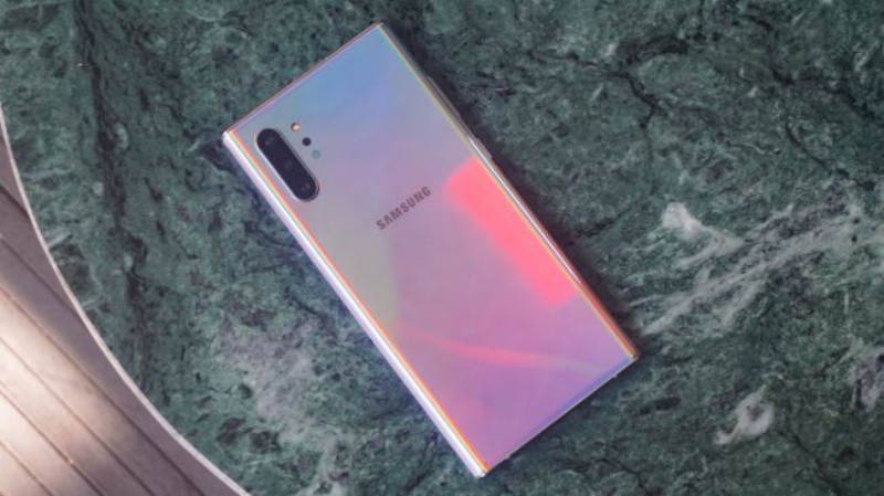 Từ những dấu vết để lại hiện trường và trên thi thể nạn nhân, lực lượng phá án đi đến nhận định, kẻ thủ ác không phải đối tượng chuyên nghiệp, không có dự mưu sát hại nạn nhân từ trước, mà án mạng có thể đã xảy ra do những mâu thuẫn bột phát nhất thời. Hàng ngày bà Y. rất ít tiếp xúc với cư dân xóm trọ, không quan hệ thân thiết với ai, nên mọi người đều không biết nhân thân lai lịch hay công việc của bà, cũng không có đăng ký tạm trú. Tại hiện trường phát hiện có một chiếc điện thoại di động của nạn nhân, nhưng những tin nhắn trao đổi của nạn nhân trên mạng xã hội, các cuộc gọi đi và đến trước thời điểm nạn nhân tử vong đều đã bị xóa. (Ảnh minh họa, nguồn ảnh Internet) 