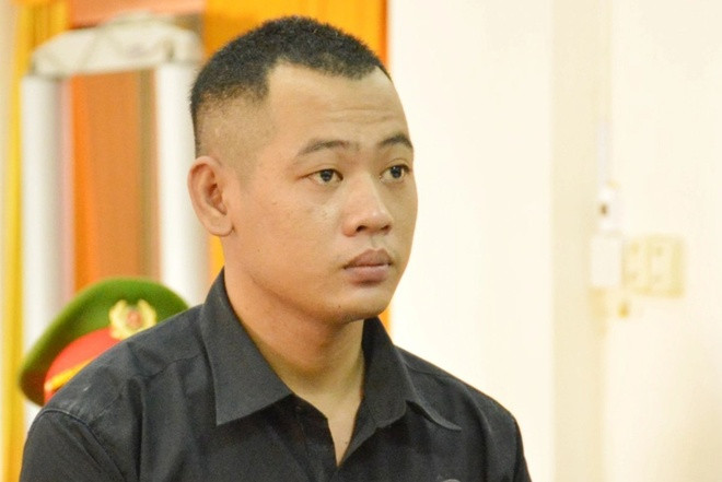  Giết gái bán dâm để cướp tài sản, nam thanh niên lĩnh án tử: Nguyễn Văn G. (22 tuổi, ngụ huyện Giồng Riềng, tỉnh Kiên Giang) đưa người phụ nữ bán dâm tên D. về nhà trọ, G siết cổ nạn nhân rồi cướp hơn 80 triệu đồng, điện thoại di động và nhiều trang sức. Ngày 22/9, TAND tỉnh Kiên Giang tuyên án tử hình đối với Nguyễn Văn G. về 2 tội Giết người và Cướp tài sản. Về dân sự, HĐXX buộc G. bồi thường cho gia đình nạn nhân gần 180 triệu đồng. 