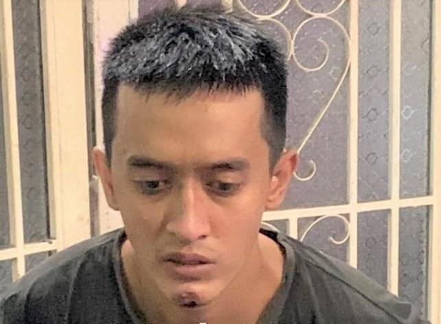  Sát hại gái bán dâm vì bị đòi tiền "lần thứ hai': Nguyễn Minh Nhựt (27 tuổi, quê Bình Dương) gọi cho bà D.T.Y (45 tuổi) là người từng bán dâm cho mình. Sau khi thỏa thuận giá 300.000 đồng/lượt, Nhựt ghé phòng trọ của bà Y. tại khu dân cư Việt Sing thuộc khu phố Hòa Lân 2, phường Thuận Giao, TP.Thuận An, tỉnh Bình Dương. Sau khi “mây mưa” lần hai, Nhựt bị đòi thêm 200 nghìn đồng nên ra tay bóp cổ nạn nhân cho đến chết rồi cướp tài sản. Ngày 10/7, Tòa án Nhân dân tỉnh Bình Dương đã tuyên Nhựt 18 năm tù về tội “giết người” và 3 năm tù về tội “cướp tài sản”. Tổng hình phạt bị cáo Nhựt phải chấp hành là 21 năm tù. 