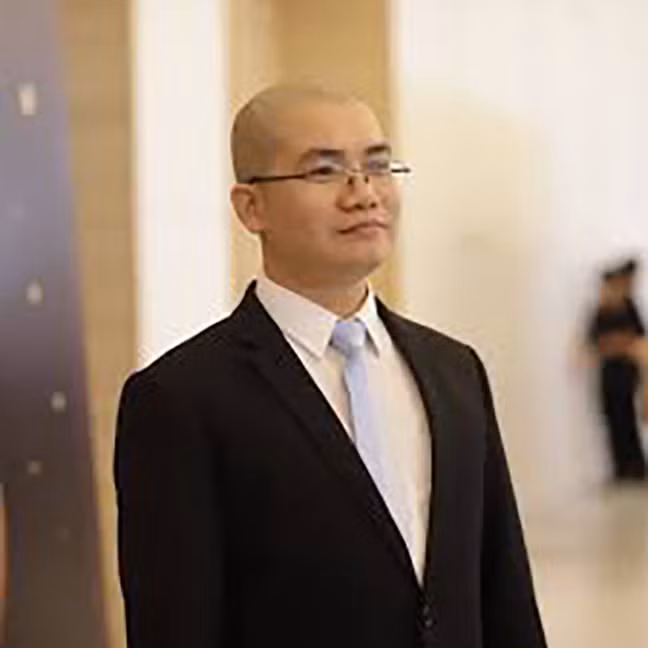 "Đem so với Thành Cát Tư Hãn, tôi phải giỏi hơn Thành Cát Tư Hãn ấy chứ. Tôi giỏi hơn cả Gia Cát Lượng. Tôi nói cho anh chị, nếu không có chuyện vừa rồi làm sao người ta thấy được tài thao lược của tôi, làm sao người ta biết được khả năng của ông Luyện ghê gớm cỡ nào".