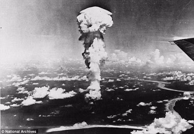 Quả bom hydrogen đầu tiên của Mỹ có sức nổ mạnh đến 15 megaton, gấp 1.500 lần sức nổ của 2 quả bom nguyên tử được ném xuống hai thành phố Hiroshima và Nagasaki của Nhật năm 1945.