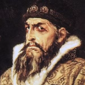 Thời gian đầu nắm quyền, Sa hoàng Ivan IV đã có một số thành tựu được đánh giá cao như thành lập một quân đội thường trực, thành lập nghị viện Nga đầu tiên cho các tiểu quốc phong kiến, hội đồng quý tộc...
