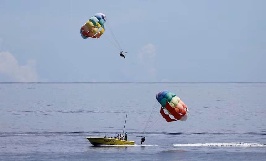 Sau khi chiến tranh Tây Ban Nha - Mỹ kết thúc, đảo Guam nằm dưới quyền kiểm soát của Mỹ. Trong Chiến tranh thế giới 2, quân đội Nhật Bản chiếm đóng Guam khoảng 31 tháng (từ tháng 12/1944 - tháng 8/1944) sau khi thực hiện cuộc tấn công Trân Châu Cảng chấn động địa cầu.