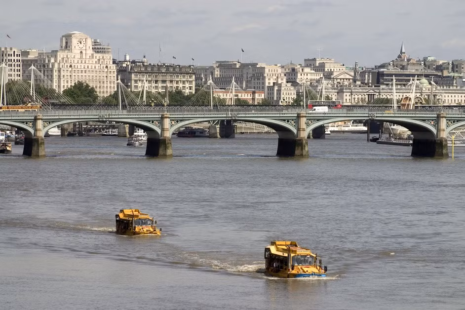 Với việc sử dụng xe bus trên sông này, du khách sẽ có những trải nghiệm thú vị khi đặt chân đến thành phố London.