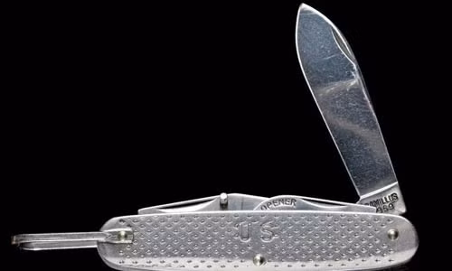 Dao bỏ túi Camillus Con dao này được một phi hành gia Mỹ tên là Alan Shepard trang bị vào năm 1959, nằm trong một bộ dụng cụ trên tàu Mercury Freedom 7. Nguồn ảnh: Google.