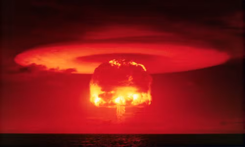 Vụ thử hạt nhân mật danh "Castle" của Mỹ tại Bikini Atoll năm 1954. Quả bom có sức công phá 15.000 kilotons (tương đương 15.000 tấn TNT) mạnh gấp 1.000 lần quả bom ném xuống Hiroshima. Đây là quả bom có sức công phá mạnh thứ 3 trong lịch sử loài người. Hai quả bom mạnh nhất thế giới được thử nghiệm bởi Liên Xô năm 1961 (50.000 kilotons) và năm 1962 (24.200 kilotons).