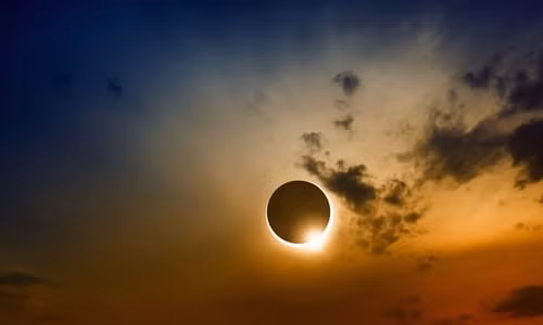 Trong văn hóa Bắc Âu, ác quỷ Loki do bị các vị thần giam giữ nên cố gắng trả thù bằng cách tạo ra những sinh vật khổng lồ giống sói.