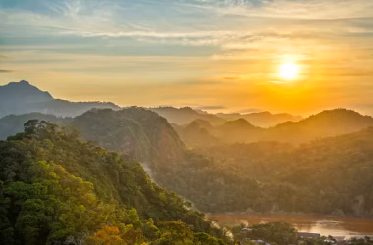 Rừng mưa nhiệt đới Amazon gây ấn tượng với khung cảnh thiên nhiên đẹp ngoạn mục.