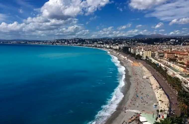 Khi đến Bellanda Tower ở Nice, Pháp, du khách có cơ hội ngắm nhìn những cảnh sắc thiên nhiên hấp dẫn.