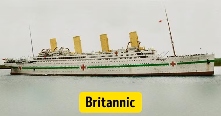 Vào năm 1907, White Star Line lần lượt cho đóng 3 con tàu chị em gần giống nhau là Olympic, Titanic và Britannic. Một sự trùng hợp đến khó tin là chúng cùng chịu chung số phận.