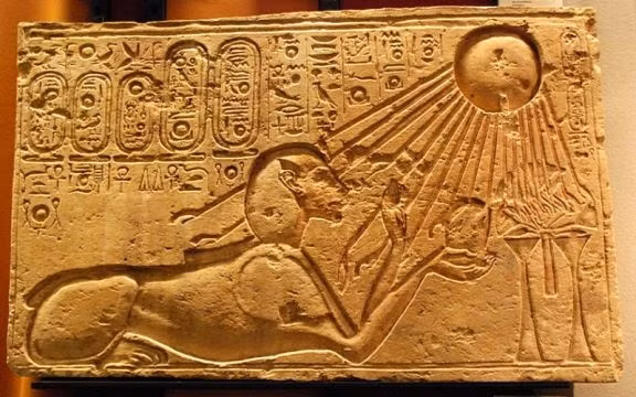 Tuy nhiên, sau khi Akhenaten qua đời, con trai ông là Tutankhamun lên ngôi cũng là lúc cuộc cải cách tôn giáo do ông khởi xướng và tiến hành chấm dứt.