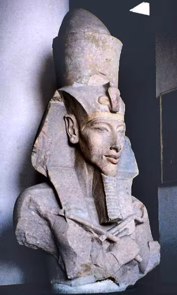 Dưới thời trị vì của pharaoh Akhenaten, ông đã tiến hành những thay đổi lớn trong vấn đề tôn giáo.