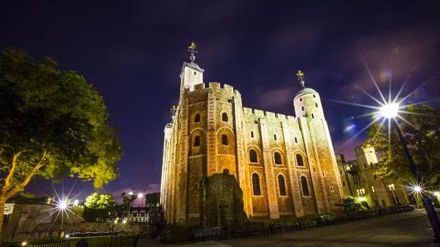 Pháo đài tháp London từng là nơi tra tấn hãi hùng đối với tù nhân. Nhiều phạm nhân chết trong đau đớn khi trải qua các phương pháp tra tấn rùng rợn.