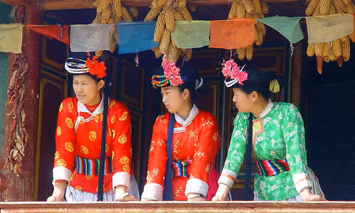 Phụ nữ trong bộ tộc vẫn duy trì phong tục tự chọn và thay đổi đối tác theo mong muốn.