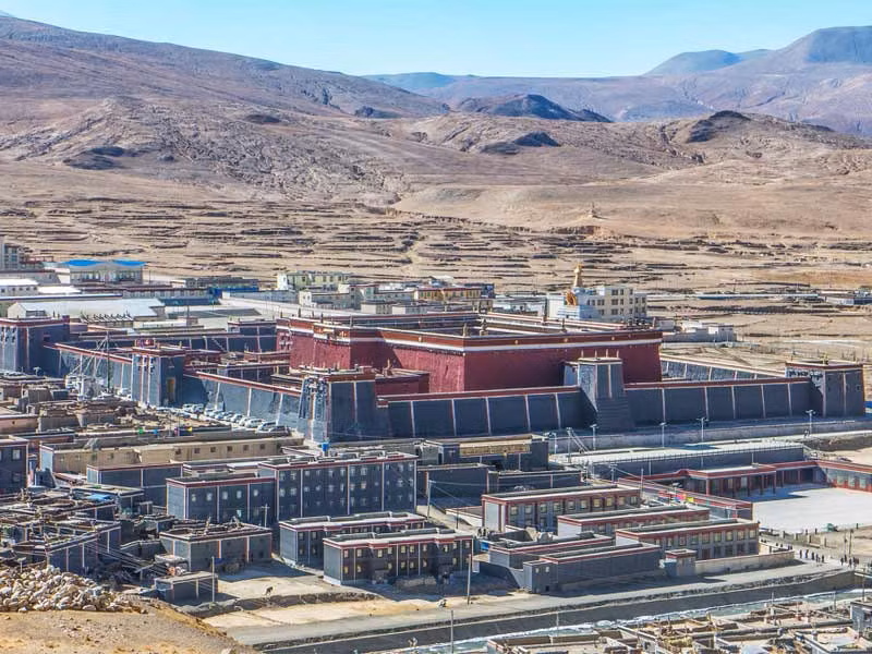 Ban đầu, công trình bao gồm cả các tu viện phía bắc và phía nam. Tuy nhiên tu viện phía bắc đã hư hỏng.