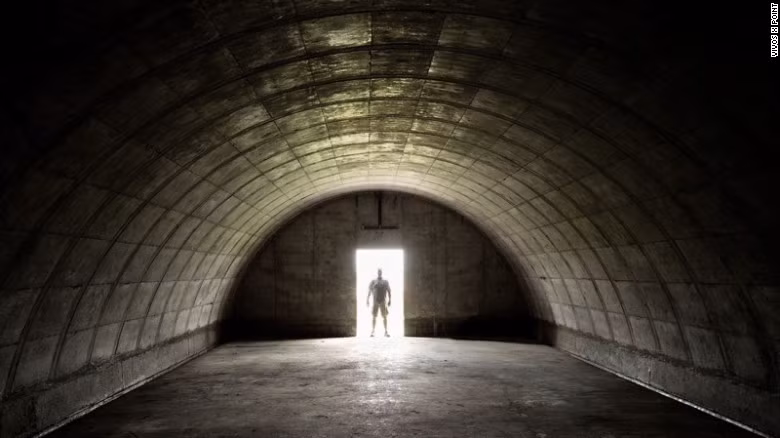 Những căn hầm ở Vivos xPoint có thể chịu sức ép từ 250 tấn thuốc nổ, các cuộc tấn công hạt nhân và thảm họa khác trong tương lai. Chi phí sở hữu mỗi căn hầm ở đây dao động từ 25.000 - 200.000 USD.