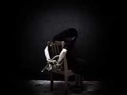 Sau một thời gian dài bị hung thủ bắt cóc, các nạn nhân dần trở thành kẻ đồng lõa với chúng nên dẫn đến những hành động sai trái.