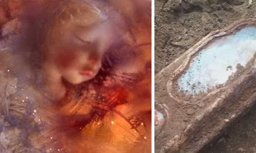 Trong lúc làm vườn, một nhóm công nhân phát hiện chiếc quan tài bằng chì và đồng dài 1m chôn bên dưới gara bê tông ngày 8/5/2016. Nơi chôn quan tài kim loại thế kỷ 19 nằm trong khuôn viên ngôi nhà của Ericka Karner ở San Francisco, California, Mỹ. Bên trong quan tài là thi hài bé gái cầm hoa hồng gây chú ý khi vẹn nguyên.