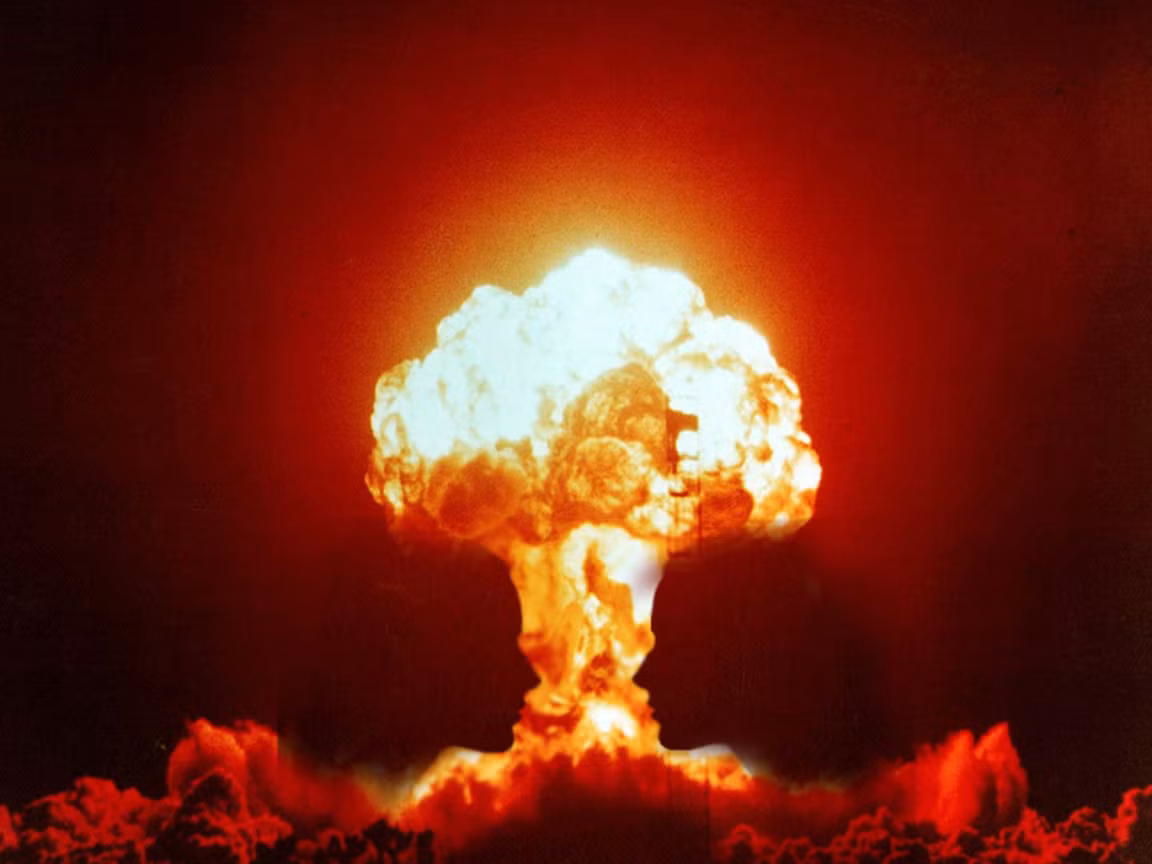 Việc lắng nghe những thông tin được chính phủ phát trên radio trong trường hợp khẩn cấp sẽ giúp bạn biết được cần phải làm gì để đảm bảo an toàn cho bản thân và gia đình, giảm nguy cơ thương vong khi xảy ra thảm họa hạt nhân.