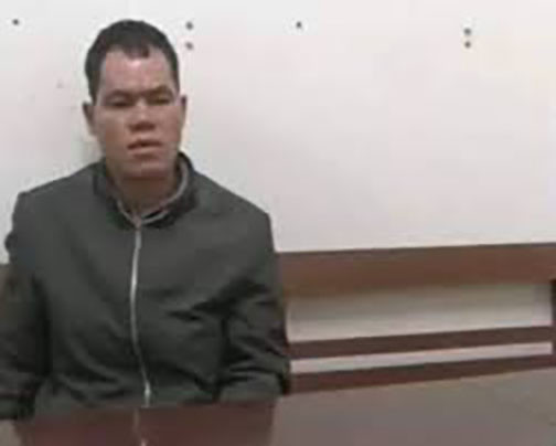 Lập tức, Lý Văn Cao bị cơ quan công an triệu tập lấy lời khai, để phục vụ cho công tác điều tra. Đối diện các điều tra viên, Cao một mực khẳng định, mình không liên quan tới cái chết của cháu C. Tối 10/1, đối tượng cho biết đi ngủ từ chập tối. Tuy vậy, trên 2 cánh tay của đối tượng này xuất hiện một số vết xước da, dấu hiệu của việc bị cào cấu. Lý giải về những thương tích này, Cao nói rằng bản thân uống rượu say nên bị ngã xe. 