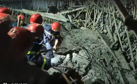  Sập giàn giáo, hai người chết: Khoảng 1h ngày 25/5, giàn giáo bằng sắt đổ khiến hơn 40 m2 sàn bêtông tươi tại công trình số 34-36 đường 2 tháng 9, quận Hải Châu, TP Đà Nẵng sụp xuống. Hai công nhân là ông Nguyễn Sáu, 53 tuổi và bà Nguyễn Thị Xinh, 49 tuổi, cùng trú Quảng Nam, bị vùi lấp tử vong. Ba người khác bị thương. Theo báo cáo của UBND quận Hải Châu, vụ sập giàn giáo xảy ra tại Công trình Nhà ở kết hợp với dịch vụ kinh doanh ẩm thực do bà Đinh Phương Thảo làm chủ đầu tư.