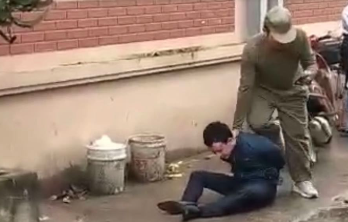 Ha Noi: Niu keo tinh cam khong thanh, chan xe dam chet nguoi yeu cu