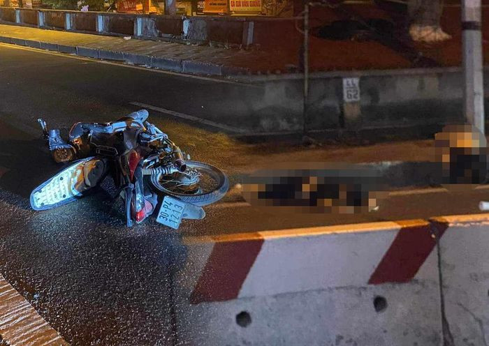 Hà Nội: Tìm nhân chứng vụ tai nạn khiến 3 thanh niên tử vong Ha Noi: Tim nhan chung vu tai nan khien 3 thanh nien tu vong