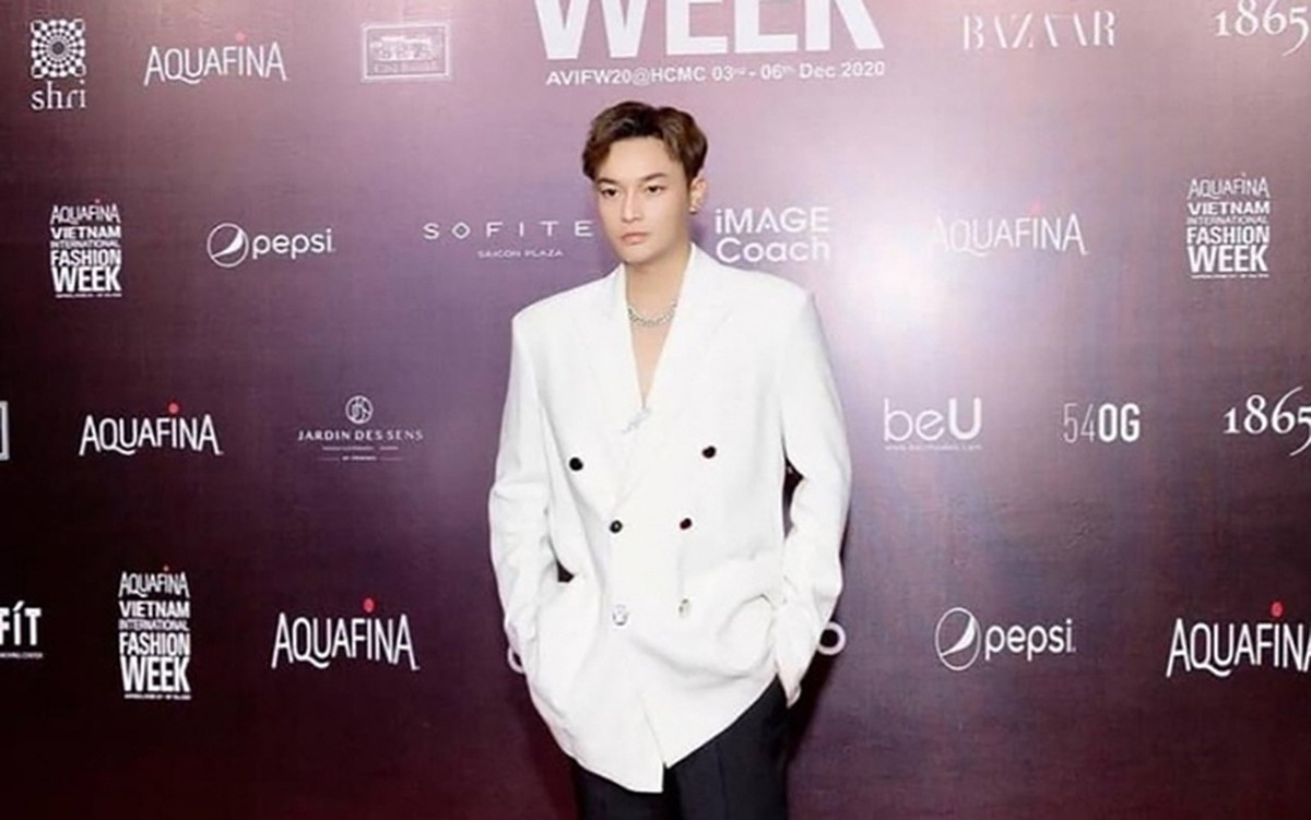 Khi có khách muốn mua dâm, Long đã giới thiệu hai người đẹp có tên là T.H. và T.T. đang khá nổi trong giới showbiz Việt Nam để bán dâm. Sau đó, Long thống nhất mức giá với người mua dâm là 15.000 USD với mỗi gái bán dâm. Tại cơ quan công an, Long khai nhận, sau khi bán dâm xong sẽ thanh toán cho hai người đẹp T.H. và T.T. với số tiền 60 triệu đồng/người. Số tiền còn lại gần 600 triệu đồng Long hưởng.