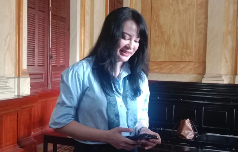 Tháng 3/2008, Tòa thượng thẩm bang California giải quyết ly hôn giữa ông An và bà Thúy, quyết định số tài sản đang thuộc quyền sở hữu của bà Thúy phải được thu hồi, trả lại cho ông An vì được mua bằng tiền riêng của ông An. Phía bà Thúy không chịu trả các tài sản liên quan nên vào năm 2010, ông Đức An làm đơn khởi kiện nộp TAND TP HCM, yêu cầu bà Thúy trả lại 39 tài sản nêu trên. Quá trình tòa án thụ lý, ông An thay đổi một phần yêu cầu khởi kiện, rút yêu cầu buộc Ngọc Thúy trả 5 căn biệt thự ở Bình Thuận (do số tài sản này đã bị chuyển nhượng cho người khác), 7 chiếc ô tô và 1 xe máy.