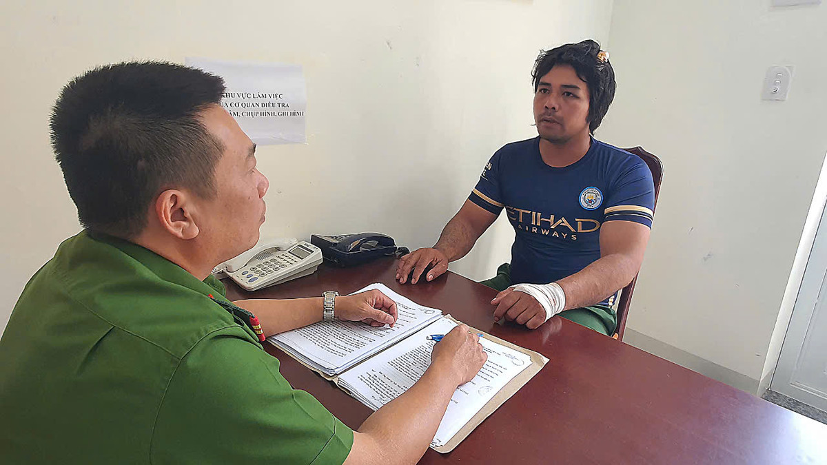 Tạm giữ hình sự đối tượng đâm 2 anh em ruột thương vong Tam giu hinh su doi tuong dam 2 anh em ruot thuong vong