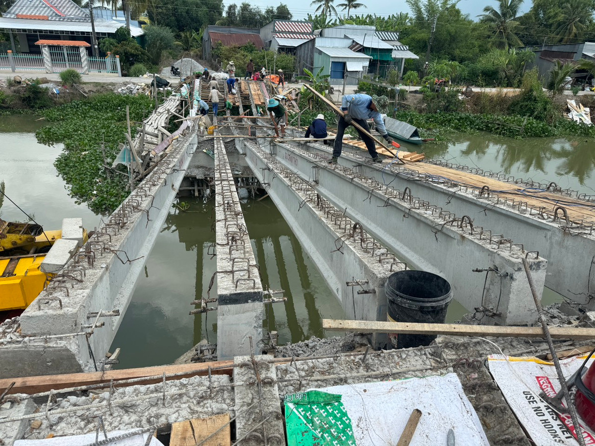 Vụ sập cầu đang thi công ở Kiên Giang: Chỉ định thầu có đúng? - Hình 3 Vu sap cau dang thi cong o Kien Giang: Chi dinh thau co dung?-Hinh-3