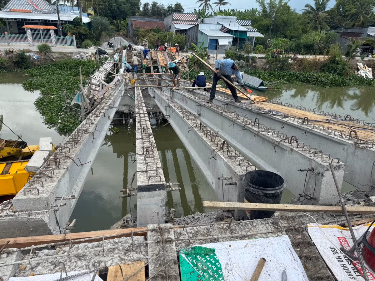 Vu sap cau dang thi cong o Kien Giang: Chi dinh thau co dung?-Hinh-3