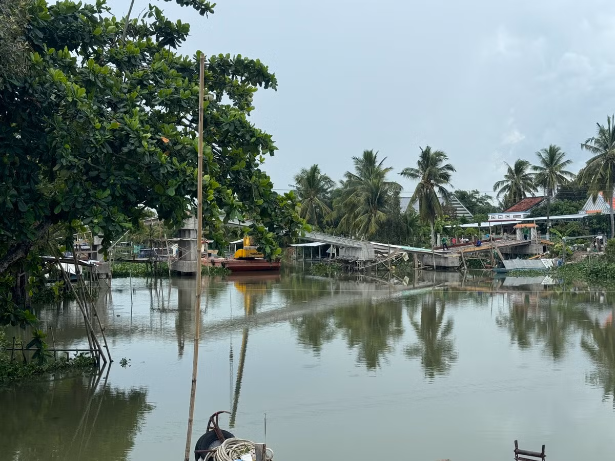 Vu sap cau dang thi cong o Kien Giang: Chi dinh thau co dung?