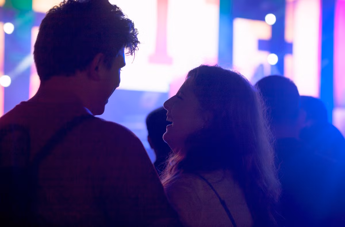 Xa lạ với Tết Nguyên Đán, nhưng nhiều vị khách nước ngoài cũng tỏ ra phấn khích khi màn hình đếm ngược chạm đến con số 0, khởi đầu một năm mới theo lịch âm của người Việt Nam.