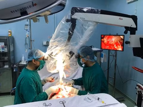 Tang ca dip Tet, nguoi dan ong gap nan dut luon 