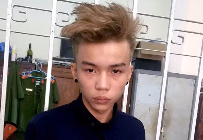 Ghen tuong, 9X rut dao dam chet tinh dich ngay tren giuong