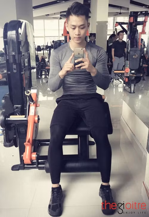 Với kiến thức dinh dưỡng được đào tạo bài bản cùng kinh nghiệm 2 năm làm Huấn luyện viên Thành đã giúp đỡ cho khá nhiều chàng trai, cô gái khác "lột xác" để có vóc dáng "chuẩn không cần chỉnh" như mình. "Nhiều bạn trẻ cho rằng tập cơ bụng để giảm mỡ bụng, tuy nhiên đó không hoàn toàn đúng. Muốn có vòng bụng nhỏ, cơ bụng 6 múi căng đét, bạn nên loại bỏ các lớp mỡ thừa bằng các bài tập đốt mỡ cardio, kết hợp với những khẩu phần ăn giàu đạm, ít tinh bột và chất béo"- anh chàng 6 múi chia sẻ bí quyết để đánh bật mỡ bụng.